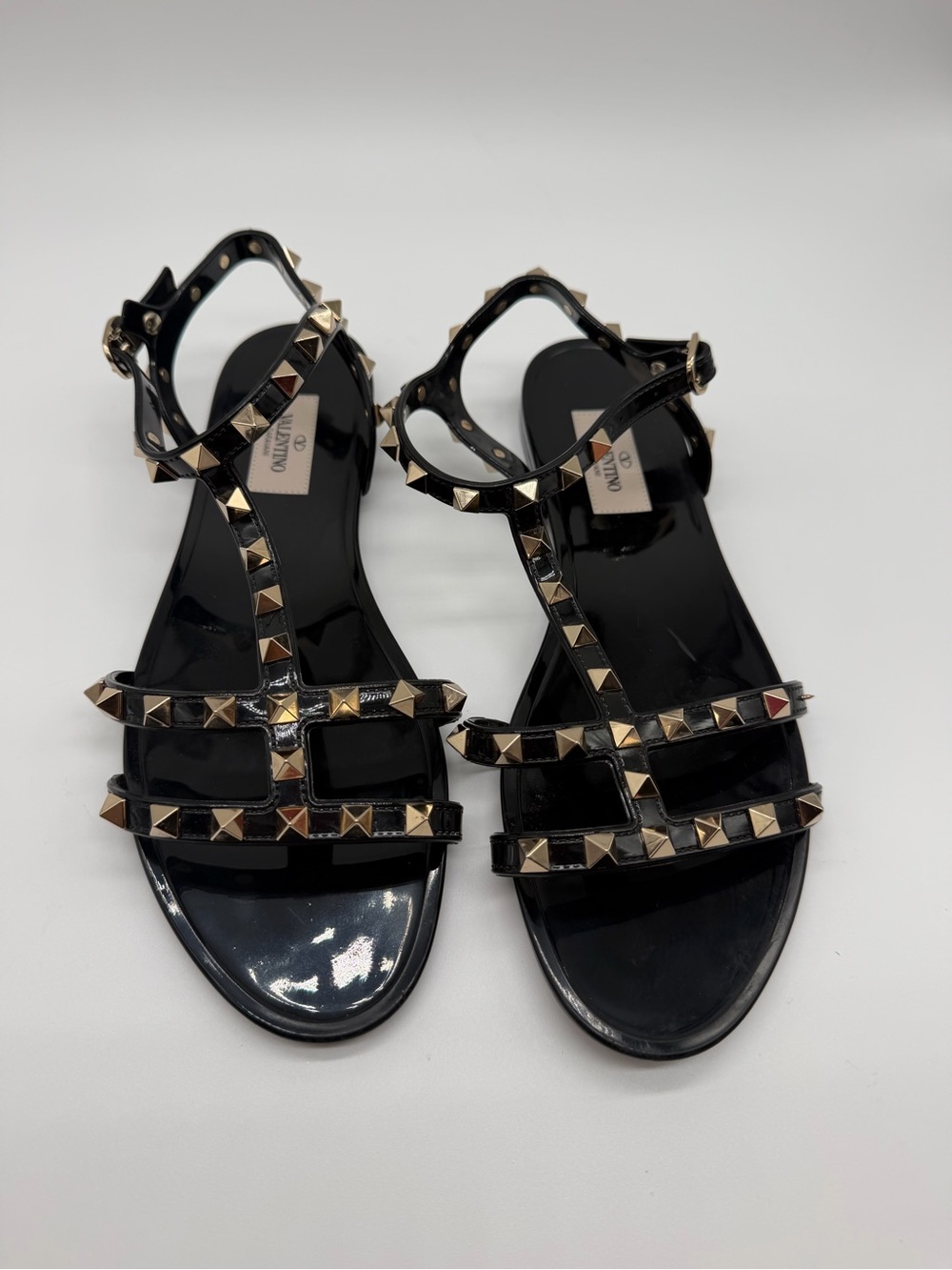 Valentino Garavani Black Pyramid-Stud T-Strap Sandals Sz 38 - Picture 2 of 6